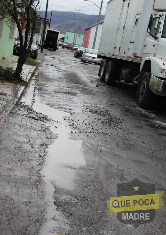 Vecinos reportan el pésimo estado del callejón Ermita en Saltillo