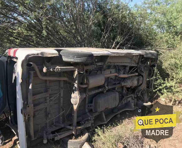 Volcadura de camioneta deja 19 jornaleros heridos en la Costa de Hermosillo.