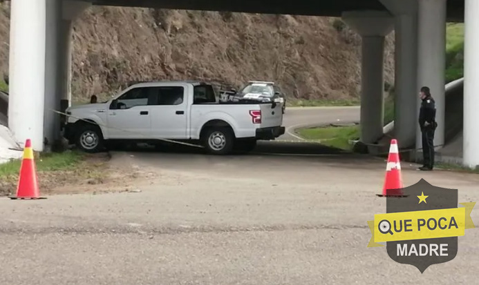 Encuentran cadáver de mujer con rastros de violencia en carretera de Tijuana.