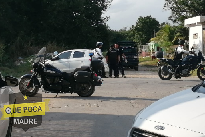 2 hombres y una mujer detenidos luego de persecución y balacera en Playa del Carmen.