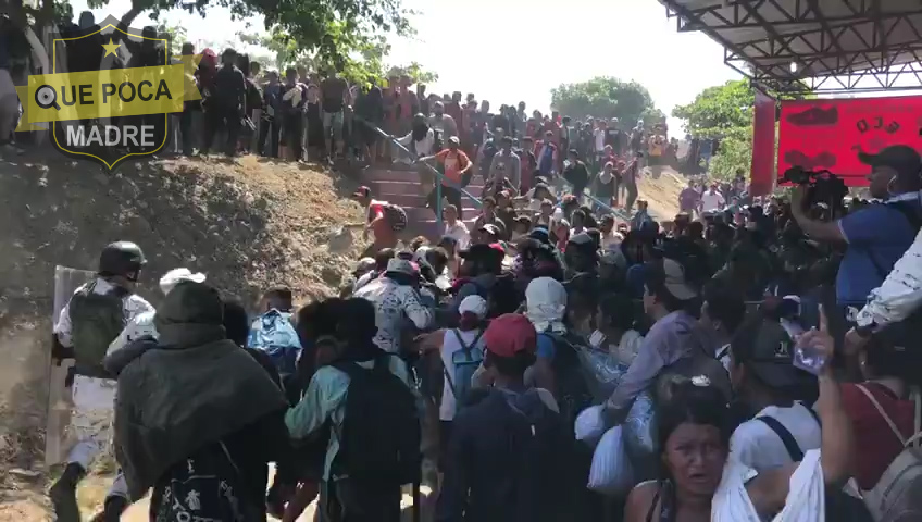 Enfrentamiento entre migrantes y Guardia Nacional al pasar por el río Suchiate