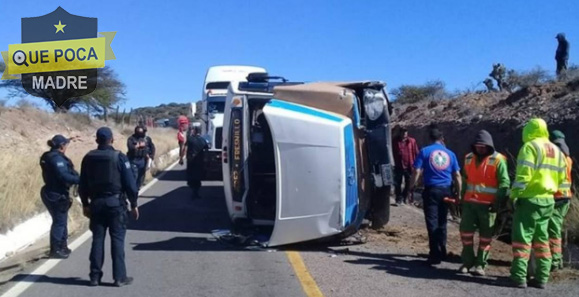 7 heridos tras volcadura de camión.