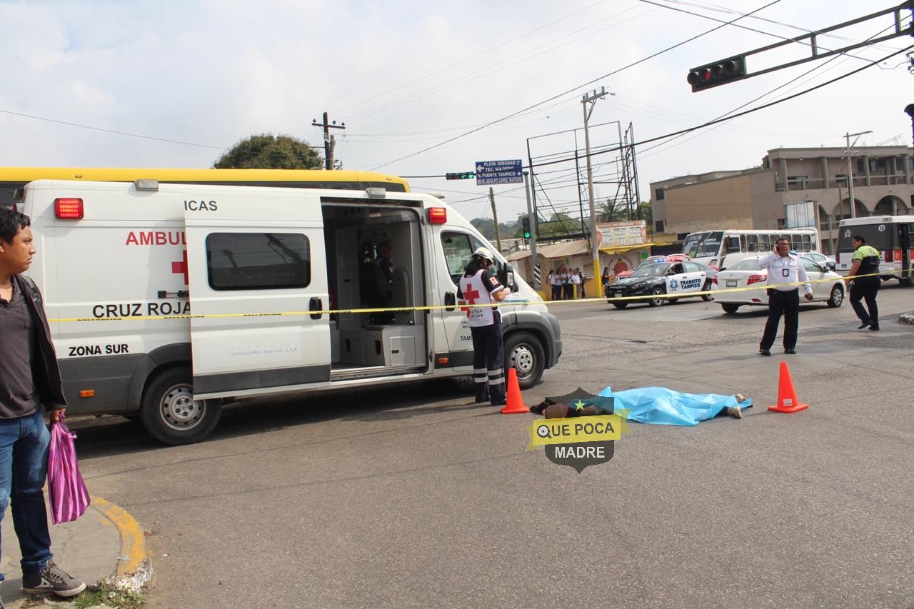 Muere mujer arrollada por pipa en Tamaulipas.