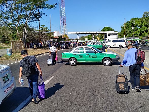 Transportistas protestan por vehículos irregulares en Chiapas.