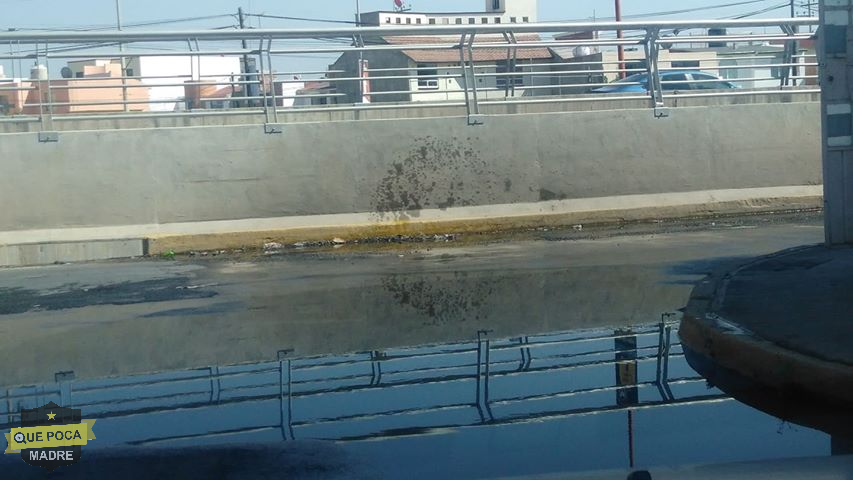 Fuga de agua lleva tres semanas en Pachuca.