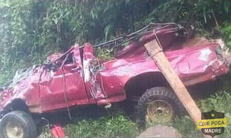 Volcadura de camioneta en Chiapas deja 2 muertos y 13 heridos.