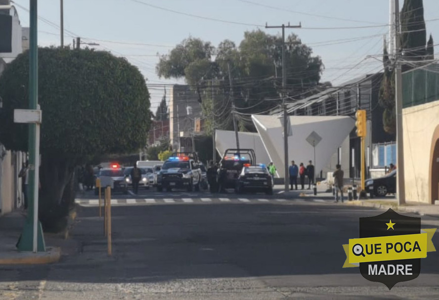 Un delincuente murió abatido y otro fue detenido por policías tras asalto en Puebla