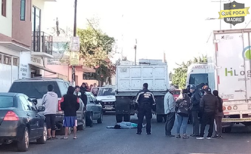 Camión de volteo atropella a una joven en Oaxaca.