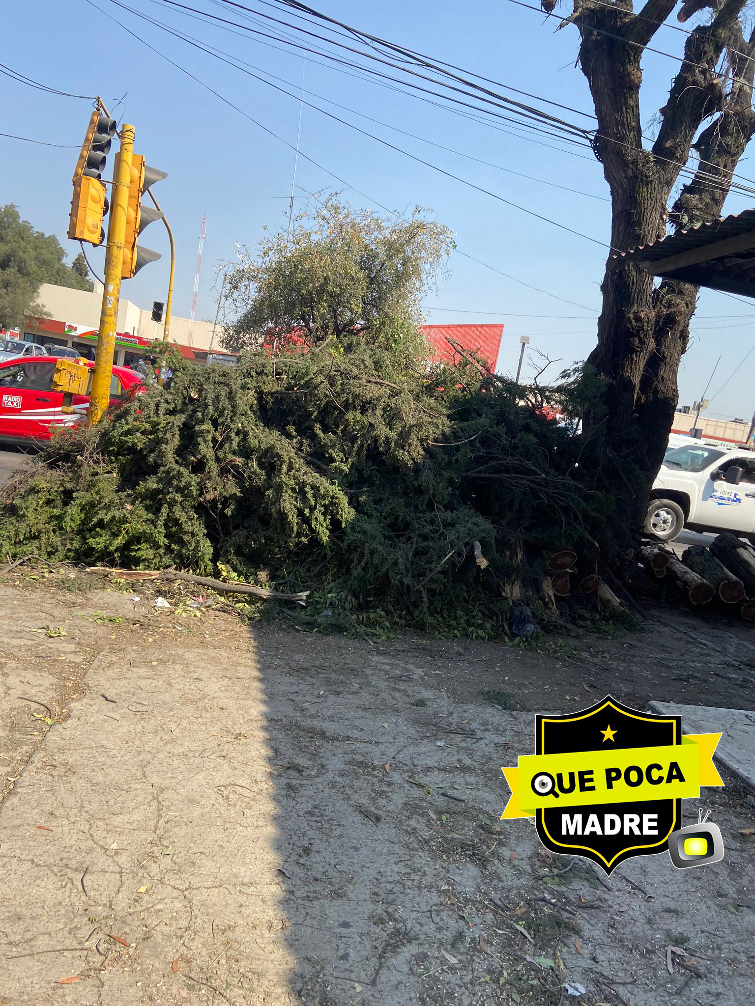 Invasión en paso peatonal en Izcalli