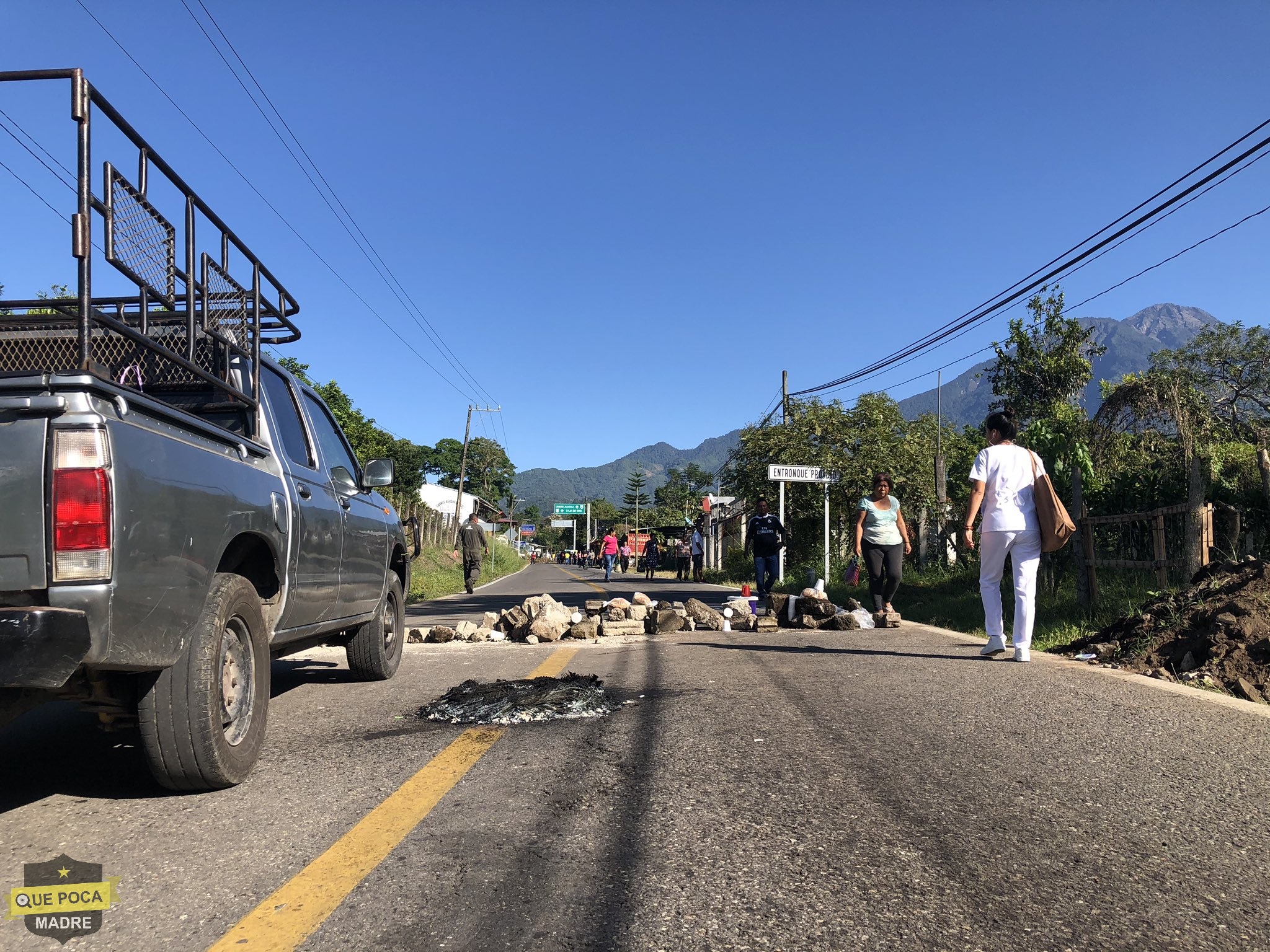 Habitantes de Chiapas bloquean carretera por caso de linchamiento.