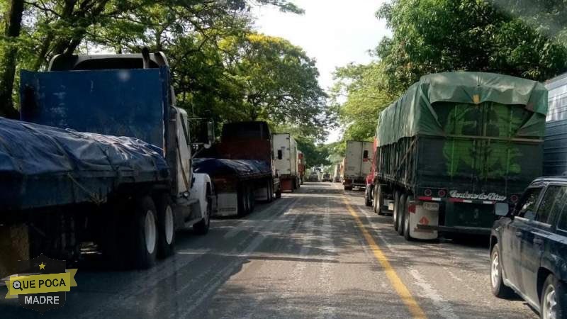 Bloquean carretera en Oaxaca para exigir rendición de cuentas