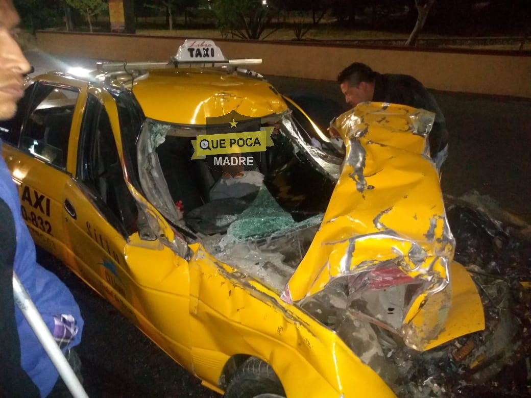 Taxista choca contra camioneta en Oaxaca