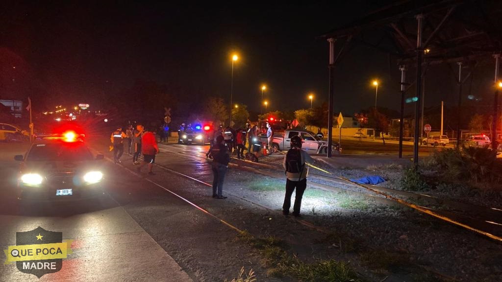 Muere hombre al caer de camioneta impactada por el tren en Tamaulipas.