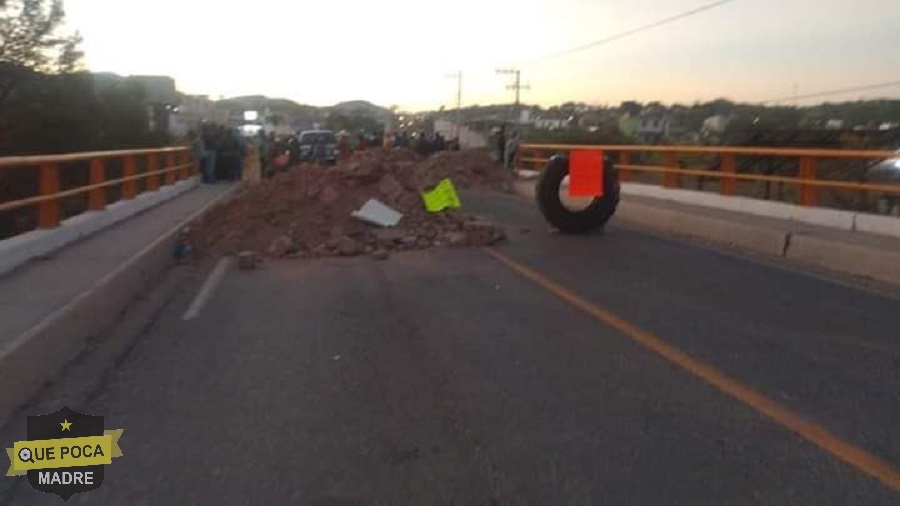 Protestan pobladores en Oaxaca para exigir dialogo en presidente.