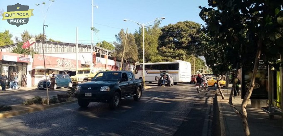 STEUABJO realiza bloqueo en calles de Oaxaca.