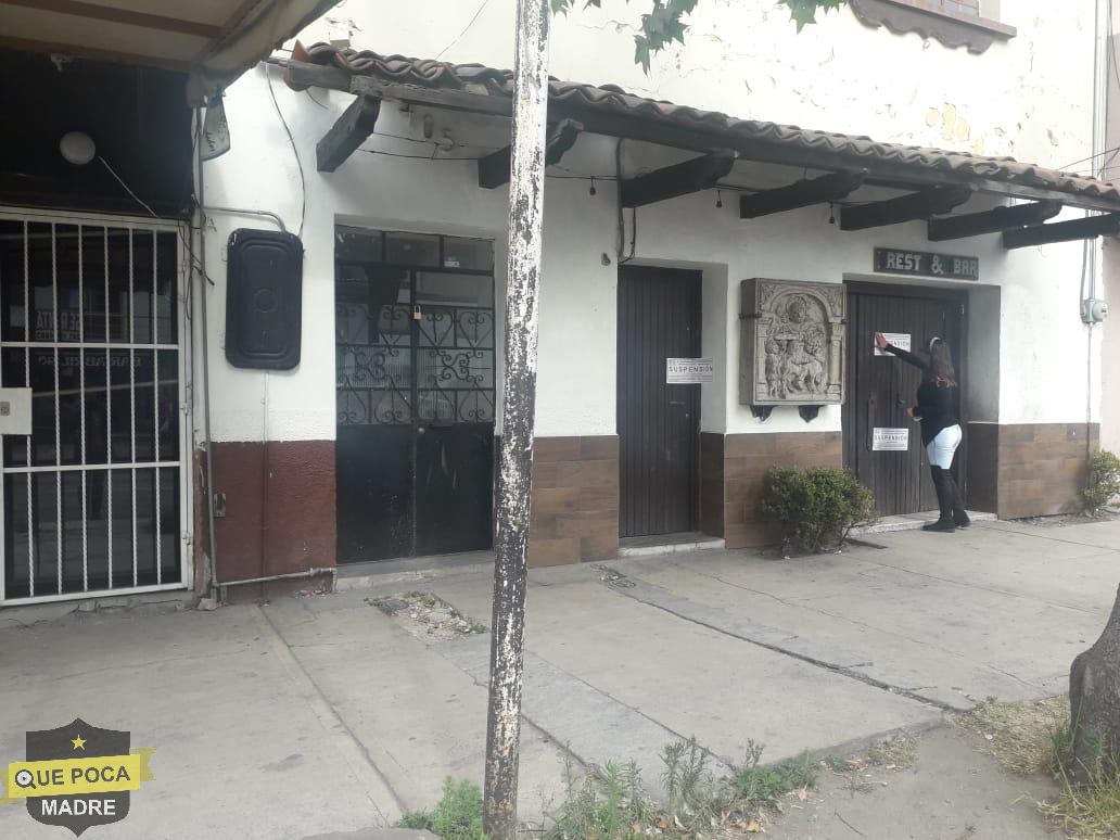 Suspenden Bar en #Tlaxcala por dejar basura tirada en la calle.
