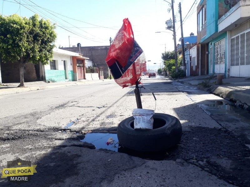 Bache originado hace 4 años en Tepic, obliga a vecinos a dejar sus casas por daños.