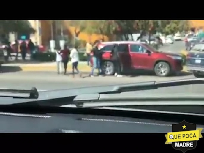 Delincuentes roban auto en Guanajuato.