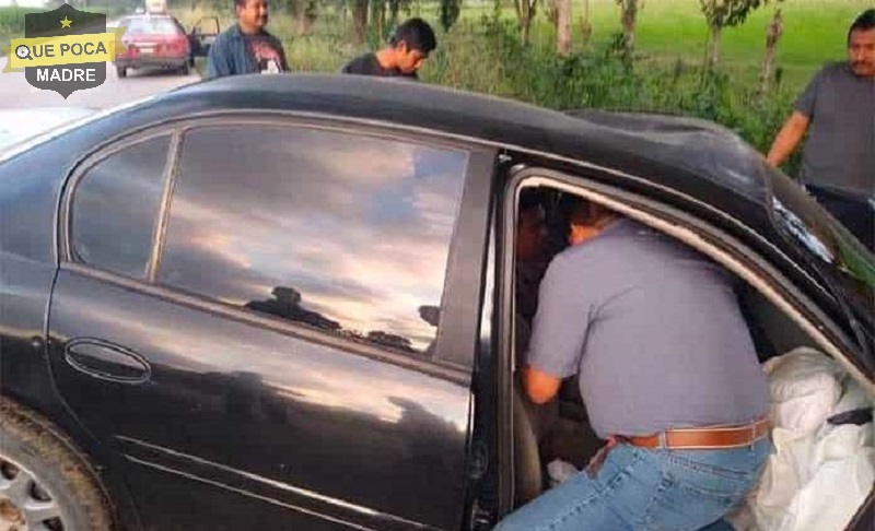 Hombre ebrio choca su auto contra un árbol en San Luis Potosí