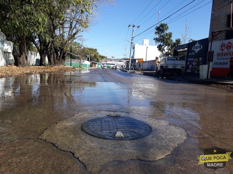 Vecinos de Nayarit denuncian una fuga de aguas negras.