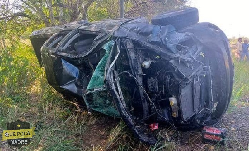 Siete lesionados por volcadura de camioneta en San Luis Potosí.