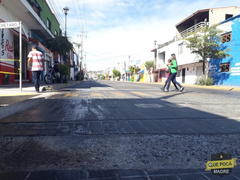 Vecinos piden instalación de topes en transitada calle de Tepic, Nayarit.