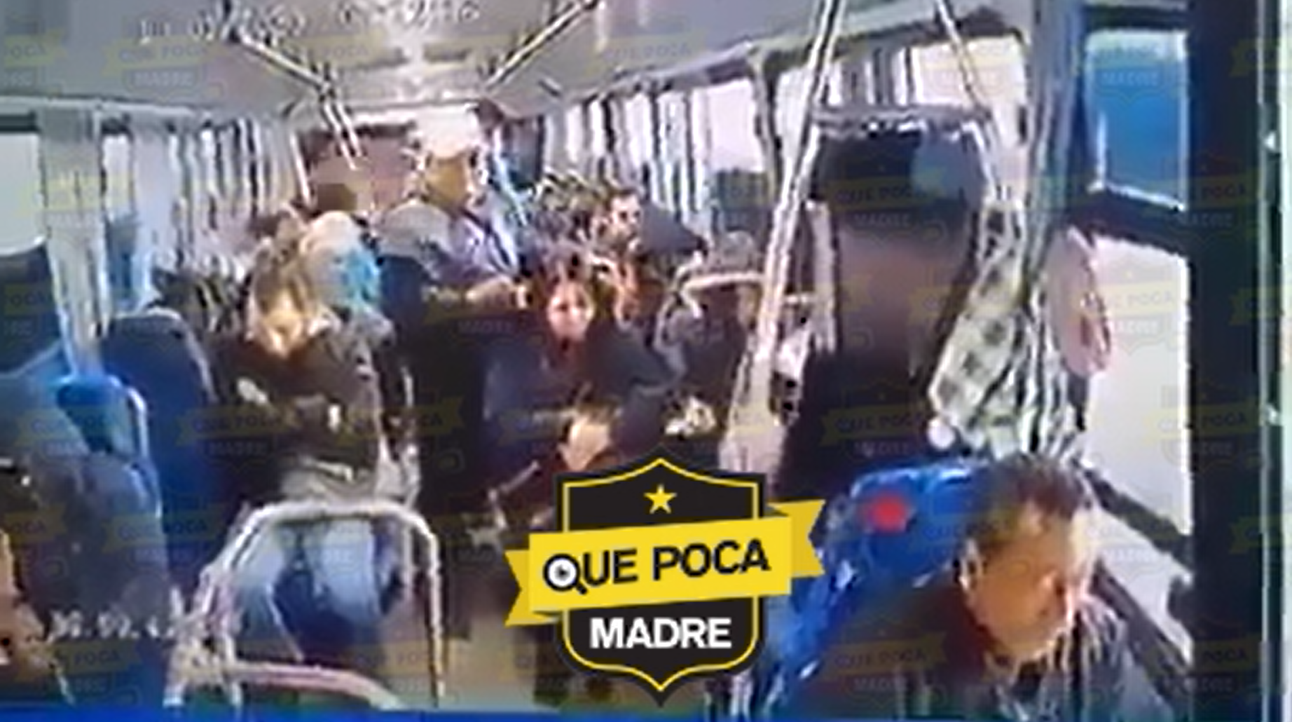 #Tecámac: Cámaras de videovigilancia captan asalto en una unidad del transporte público.