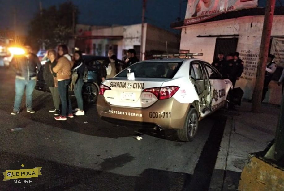 Guardia civil provoca choque contra urbano en Monterrey.