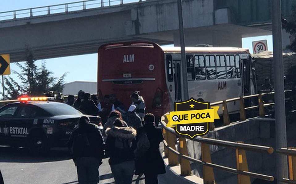 Choque de una unidad de transporte público deja 5 personas lesionadas.