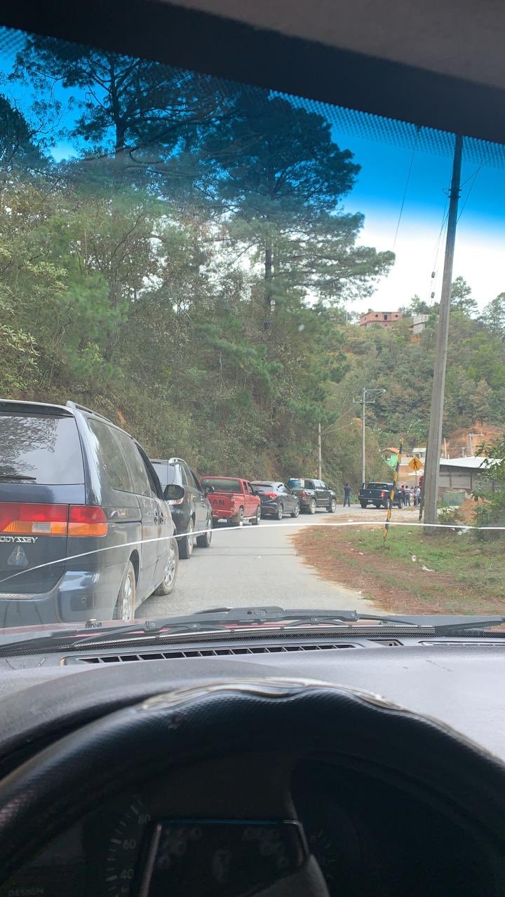 Pobladores bloquean carretera en Oaxaca.