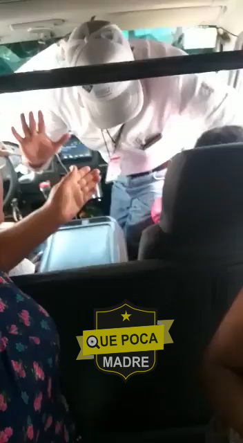 Supervisor invade a una pasajera y no tiene consideración con ella