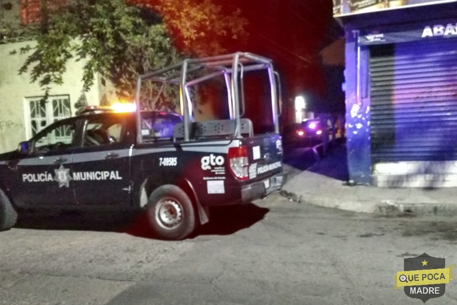 Asesinan a un hombre en una zona de departamentos en Guanajuato.