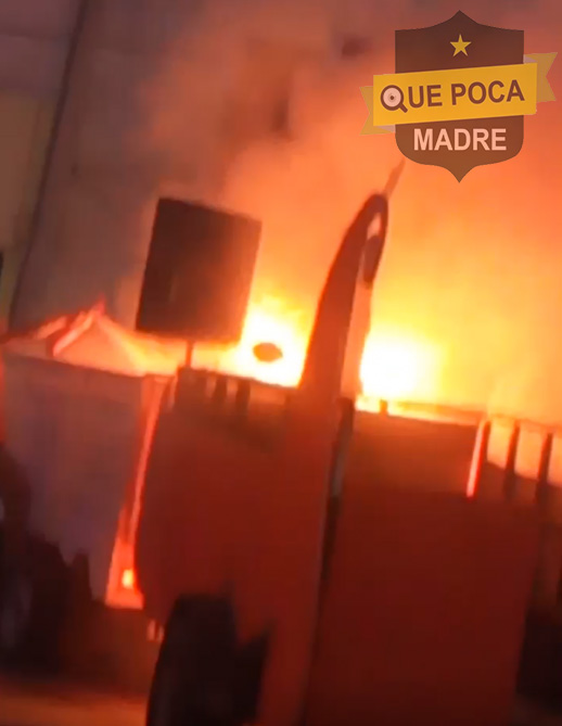 Se incendió camión alegórico durante desfile en Peto.