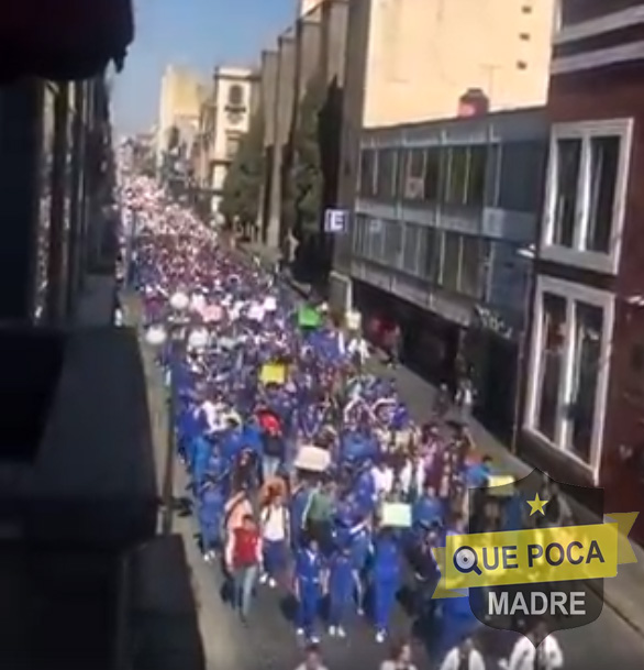 Estudiantes marchan en Puebla por homicidio de 3 estudiantes y un chofer en Huejotzingo.