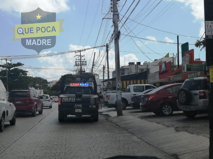 2 sujetos aparentemente extranjeros asaltaron casa de cambio en Cancún.