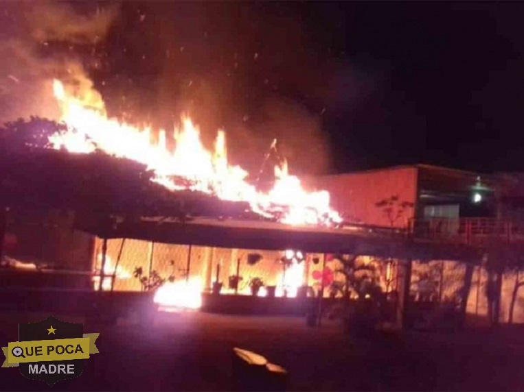 incendian negocios y asesinan a dos en Veracruz.