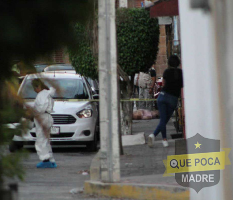 Hombre fue rafagueado a tiros por varios hombres en Cuernavaca.
