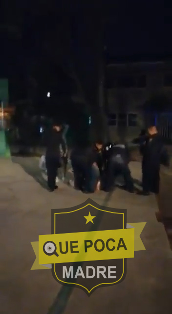 Policías golpean a grupo de jóvenes en Coyoacán