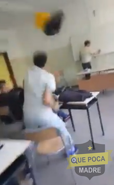 Alumno lanza bote de basura a profesor en Torreón. (Vídeo)
