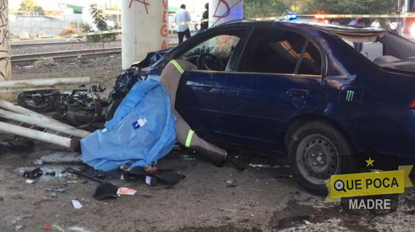 Hombre muere tras caer de un puente durante huida en Culiacán.