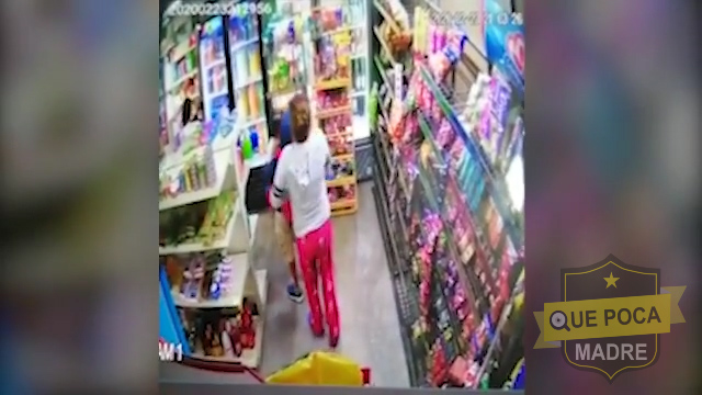 Una mujer utilizó a sus pequeños hijos para robar en una tienda de abarrotes