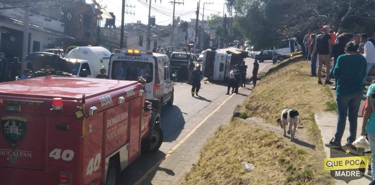 Vuelca unidad de transporte publico en Naucalpan.