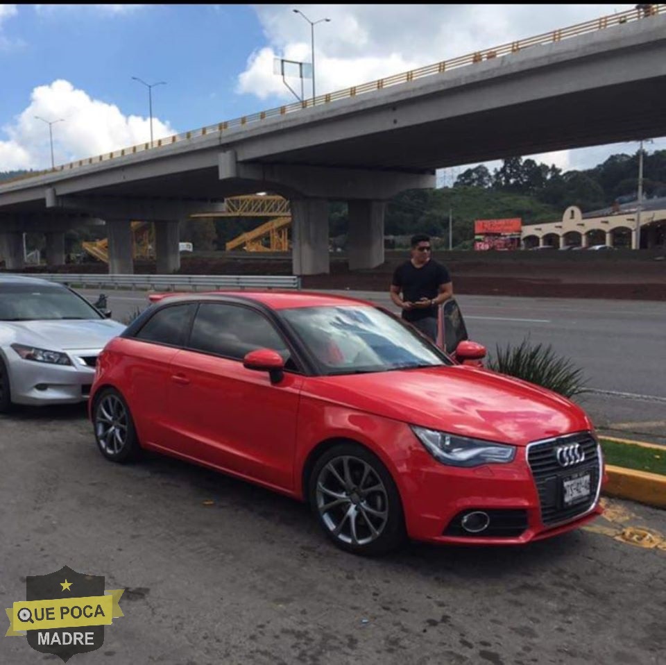 Piden ayuda para localizar auto robado en Coacalco.