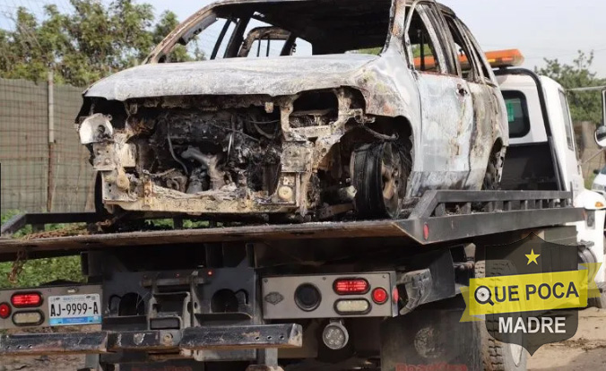 2 hombres y una mujer calcinados adentro de un auto en Tijuana.