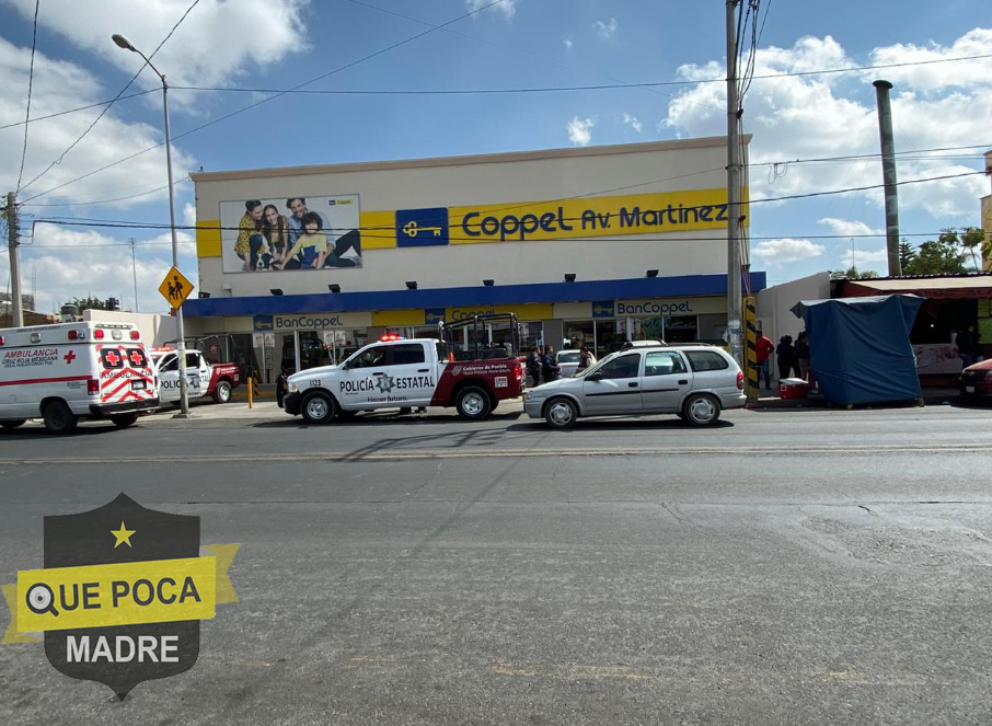 Grupo de hombres armados asaltan un Coppel en Huejotzingo.