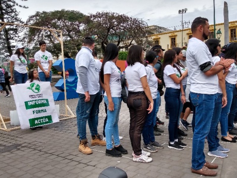 Jóvenes protestan por el clima en Nayarit.