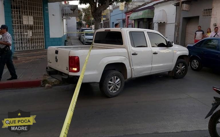 Ladrones asaltan negocio y provocan balacera y persecución en Chiapas.