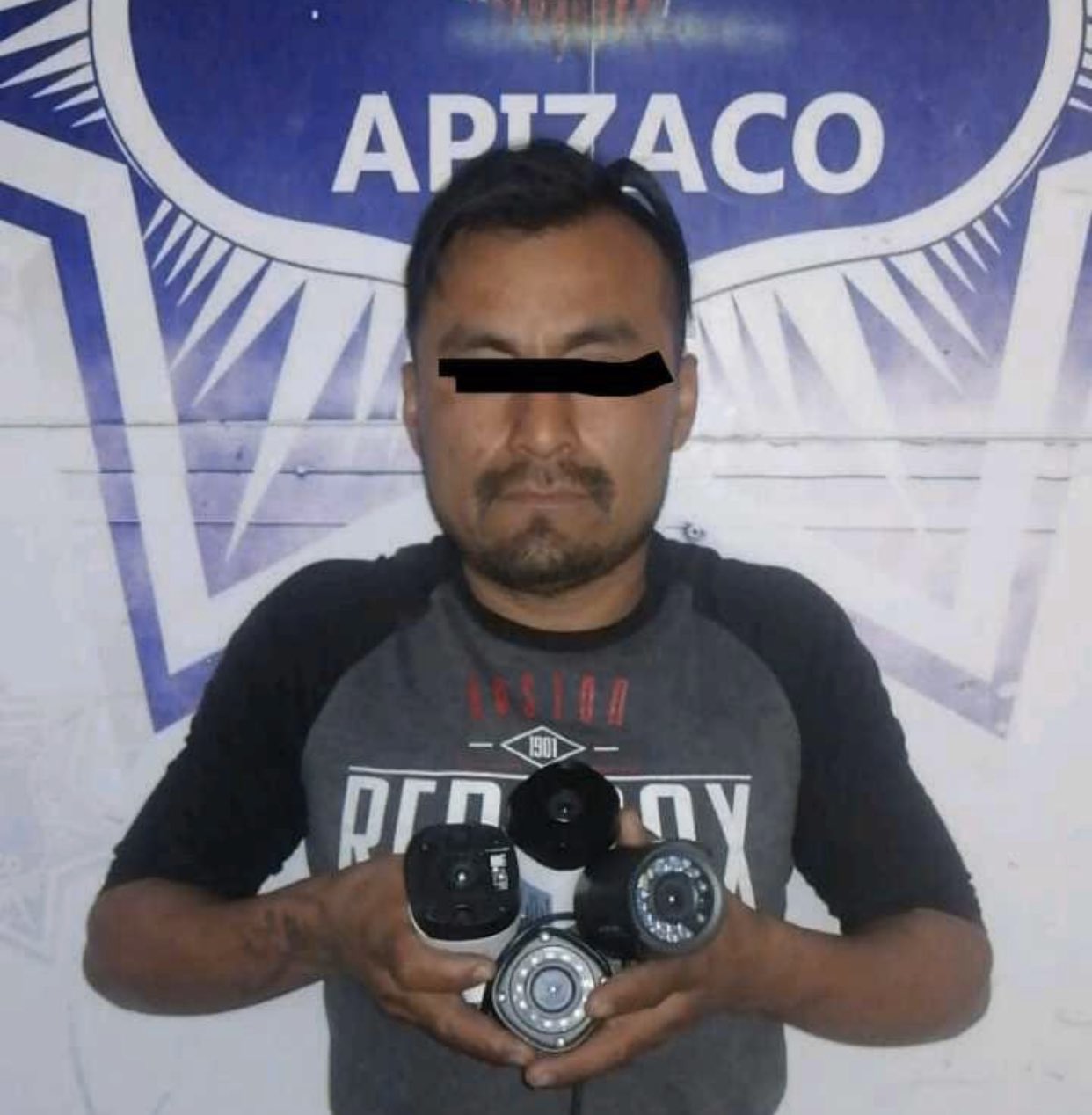 Detienen a hombre con cámaras robadas en Tlaxcala.