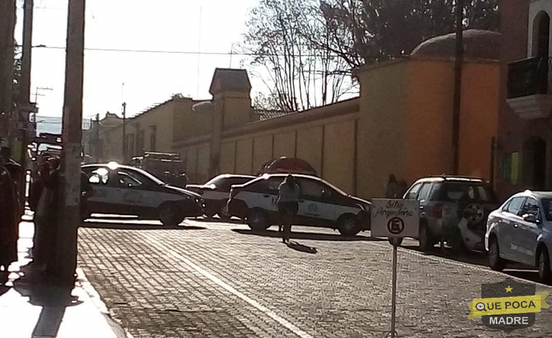 Taxistas bloquean calles de Oaxaca.