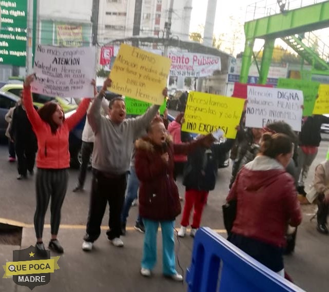 Protestan para pedir atención digna en Hospital de la CDMX.